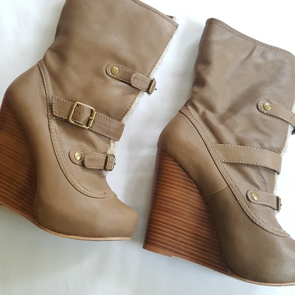 Betsey Johnson || Ryderrr Platform Wedge Boots - Picture 2 of 4